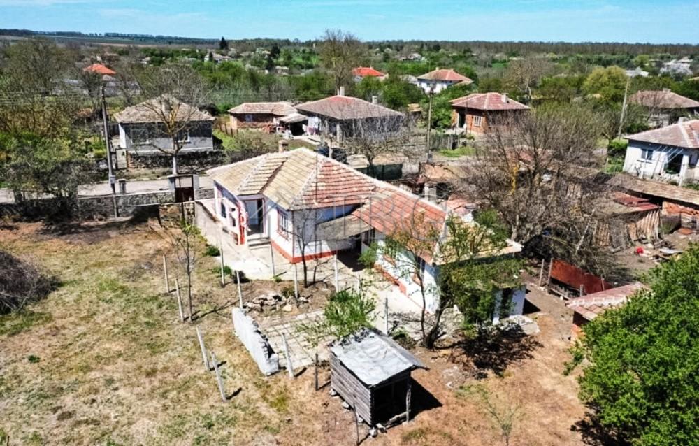 Single-Storey House with 2,400 sq.m. Garden Only 25 Minutes from the Sea — photo 23 of 25