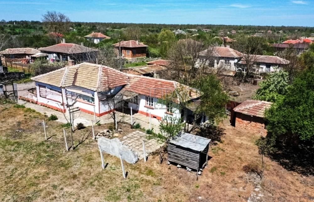 Single-Storey House with 2,400 sq.m. Garden Only 25 Minutes from the Sea — photo 22 of 25