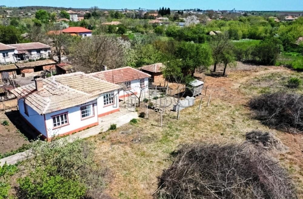 Single-Storey House with 2,400 sq.m. Garden Only 25 Minutes from the Sea — photo 21 of 25