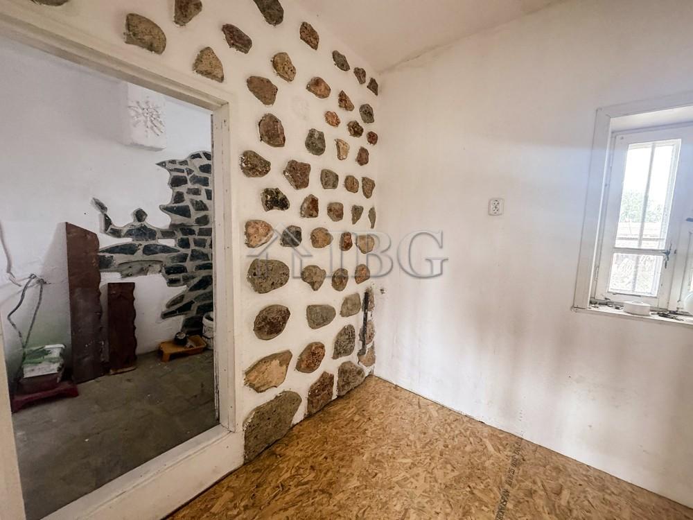 Single-Storey House with 2,400 sq.m. Garden Only 25 Minutes from the Sea — photo 9 of 25