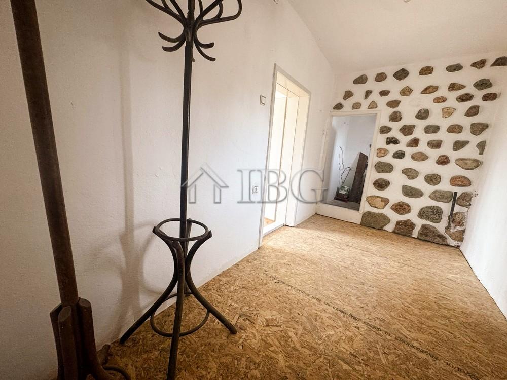 Single-Storey House with 2,400 sq.m. Garden Only 25 Minutes from the Sea — photo 12 of 25