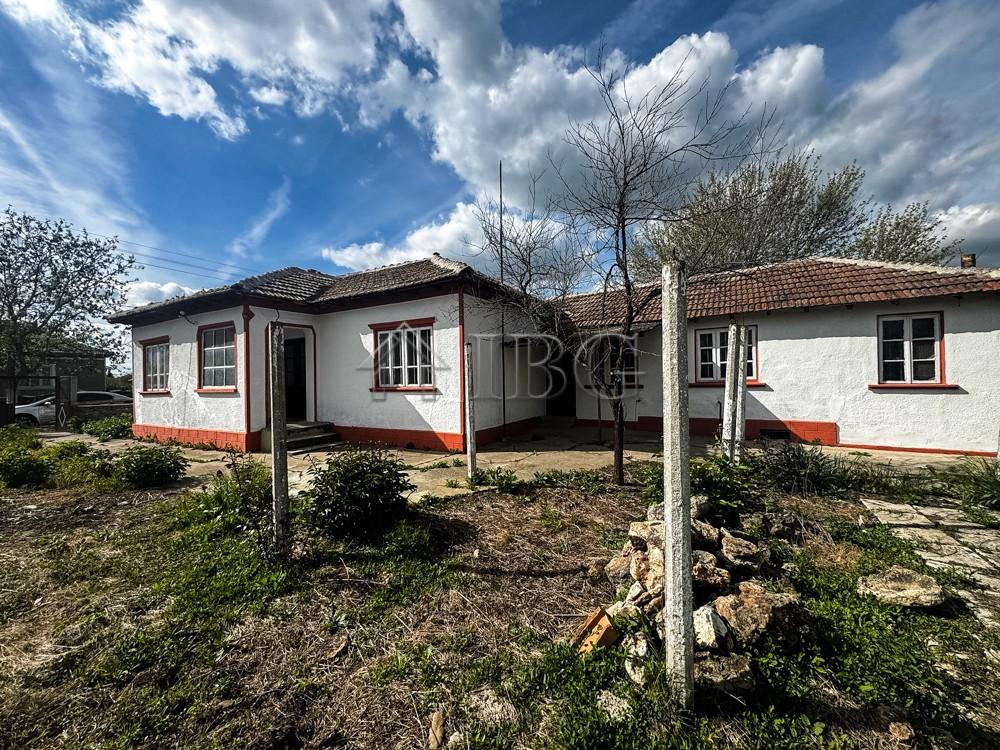 Single-Storey House with 2,400 sq.m. Garden Only 25 Minutes from the Sea — photo 16 of 25