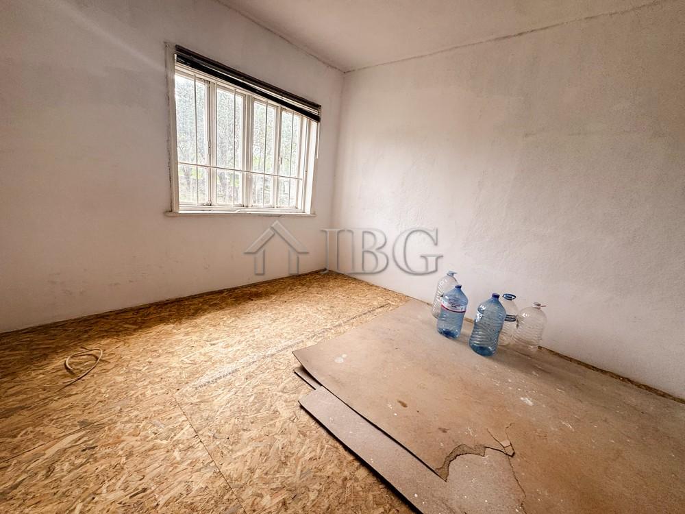 Single-Storey House with 2,400 sq.m. Garden Only 25 Minutes from the Sea — photo 7 of 25