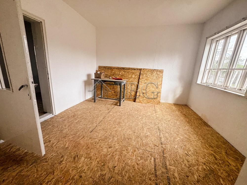 Single-Storey House with 2,400 sq.m. Garden Only 25 Minutes from the Sea — photo 8 of 25