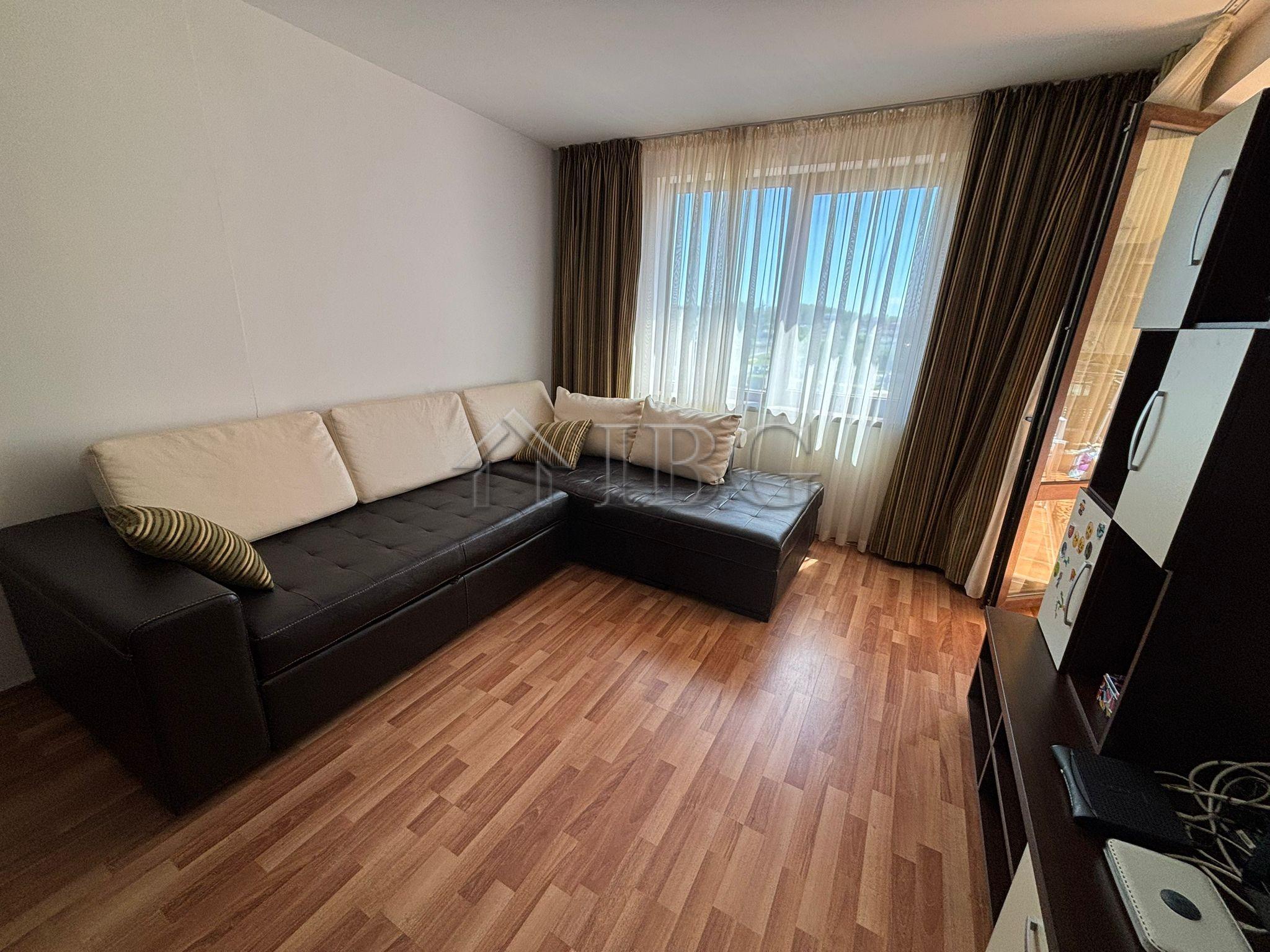 Spacious 1-Bedroom Apartment with Pool View Diamant Residence, Sunny Beach — photo 8 of 25