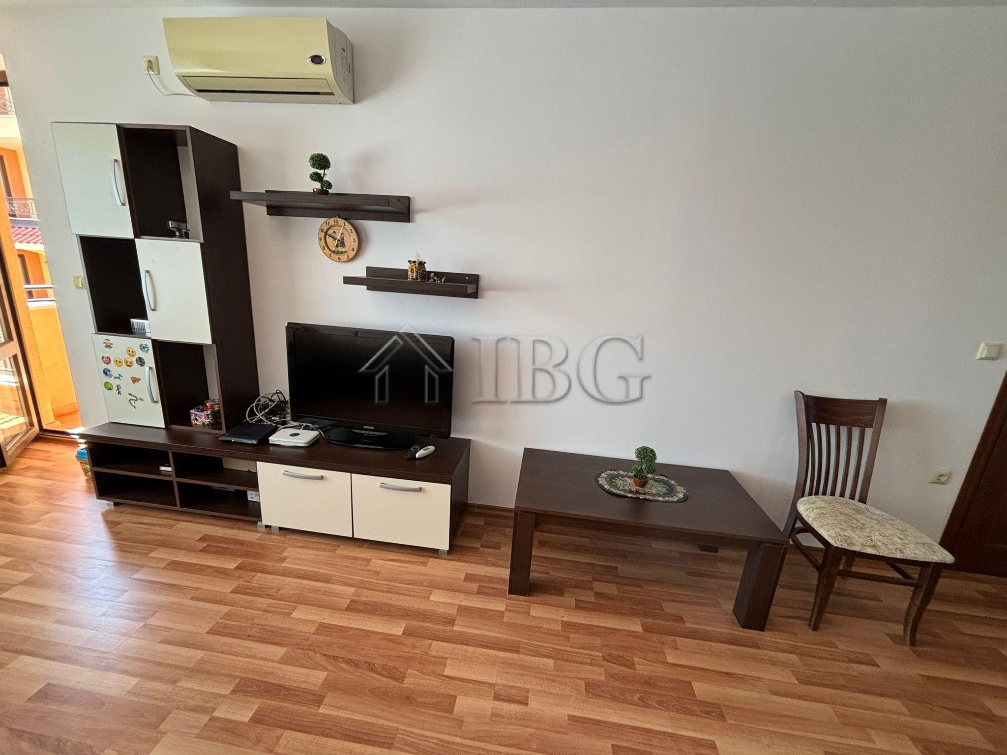 Spacious 1-Bedroom Apartment with Pool View Diamant Residence, Sunny Beach — photo 10 of 25