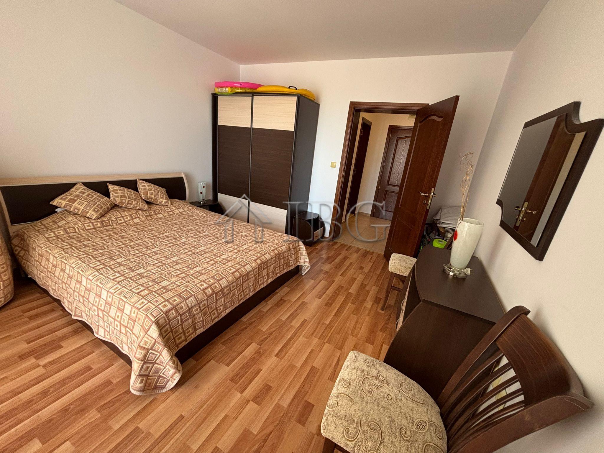 Spacious 1-Bedroom Apartment with Pool View Diamant Residence, Sunny Beach — photo 14 of 25