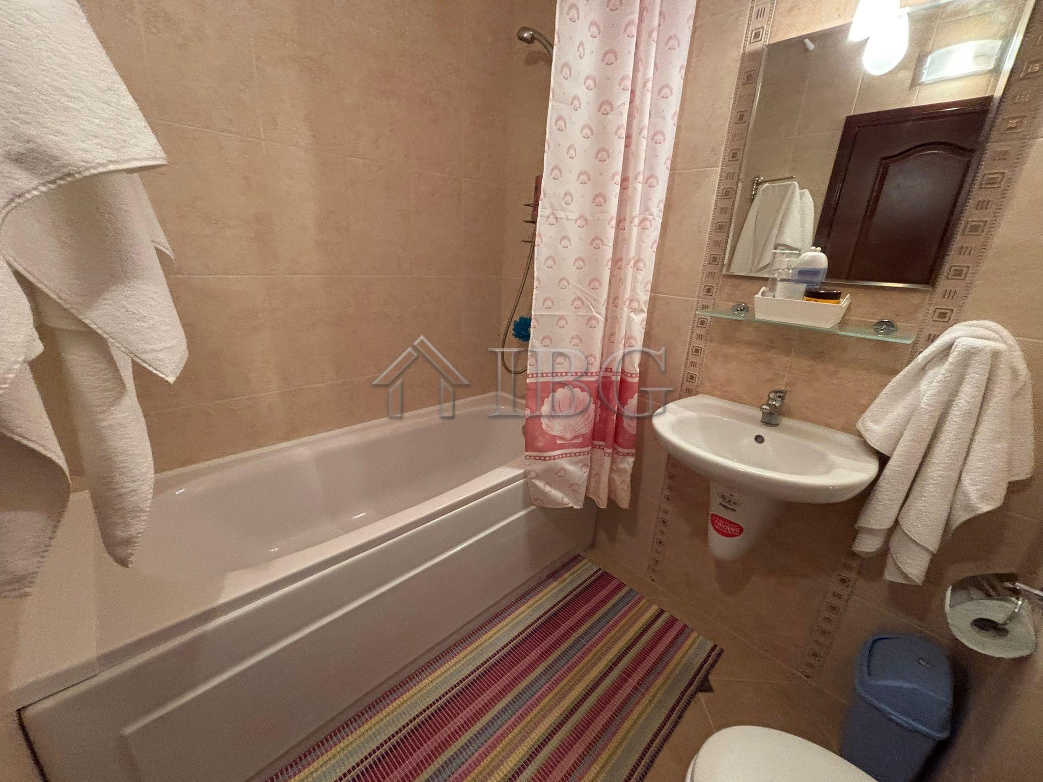 Spacious 1-Bedroom Apartment with Pool View Diamant Residence, Sunny Beach — photo 15 of 25