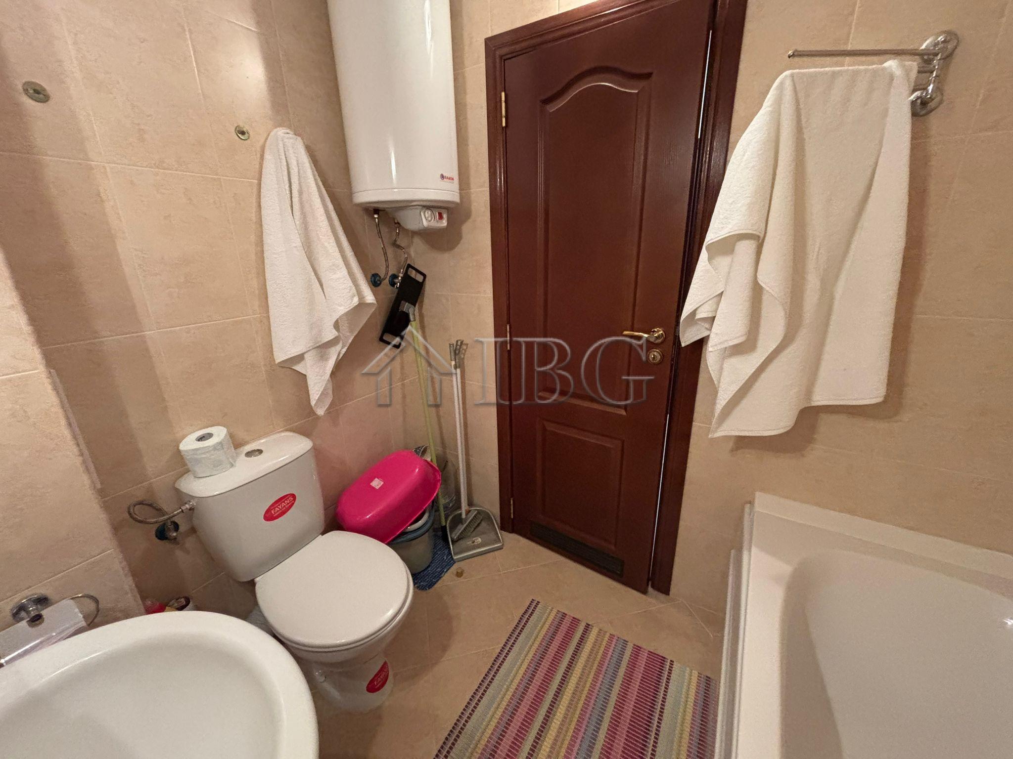 Spacious 1-Bedroom Apartment with Pool View Diamant Residence, Sunny Beach — photo 16 of 25