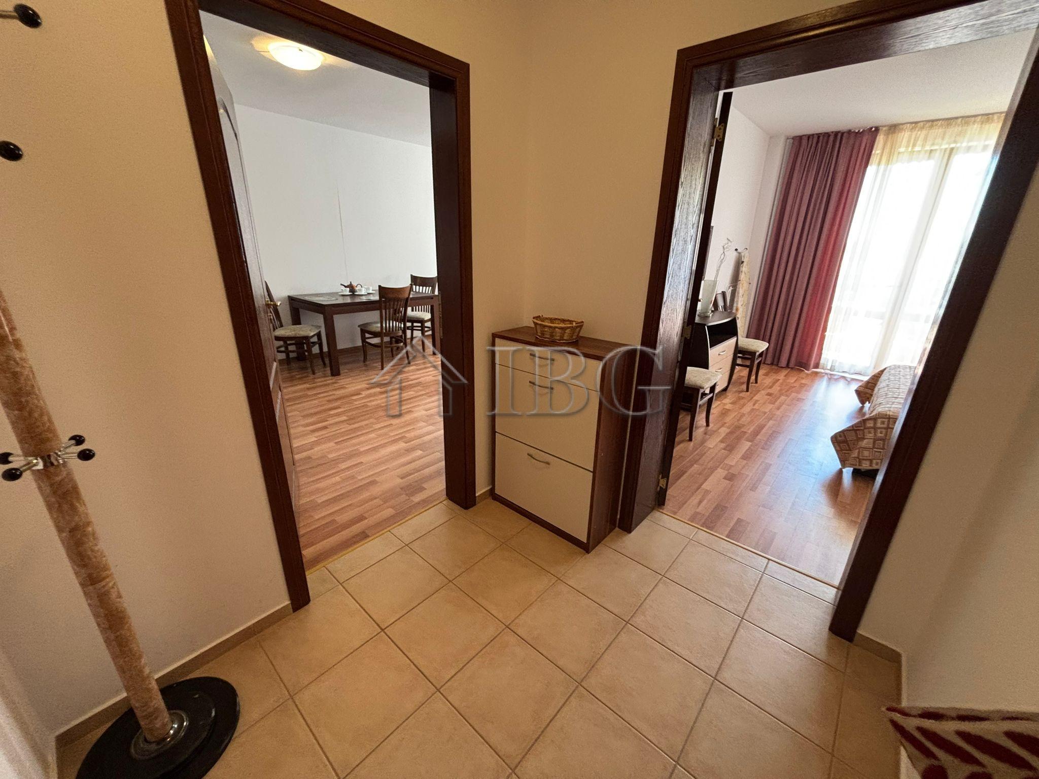 Spacious 1-Bedroom Apartment with Pool View Diamant Residence, Sunny Beach — photo 17 of 25