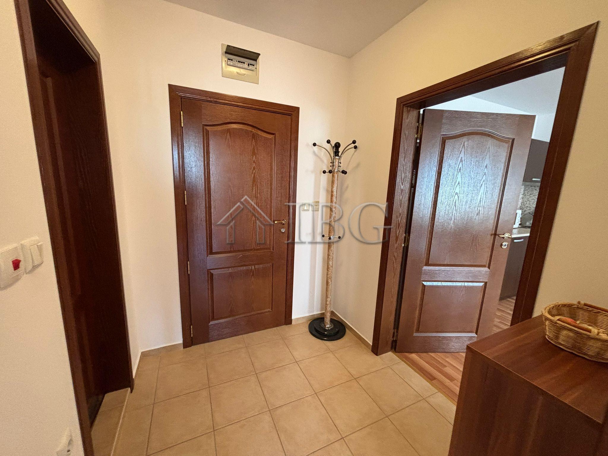 Spacious 1-Bedroom Apartment with Pool View Diamant Residence, Sunny Beach — photo 18 of 25