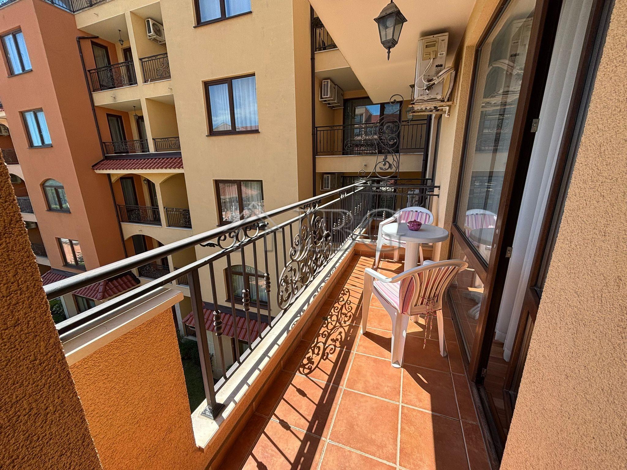 Spacious 1-Bedroom Apartment with Pool View Diamant Residence, Sunny Beach — photo 19 of 25