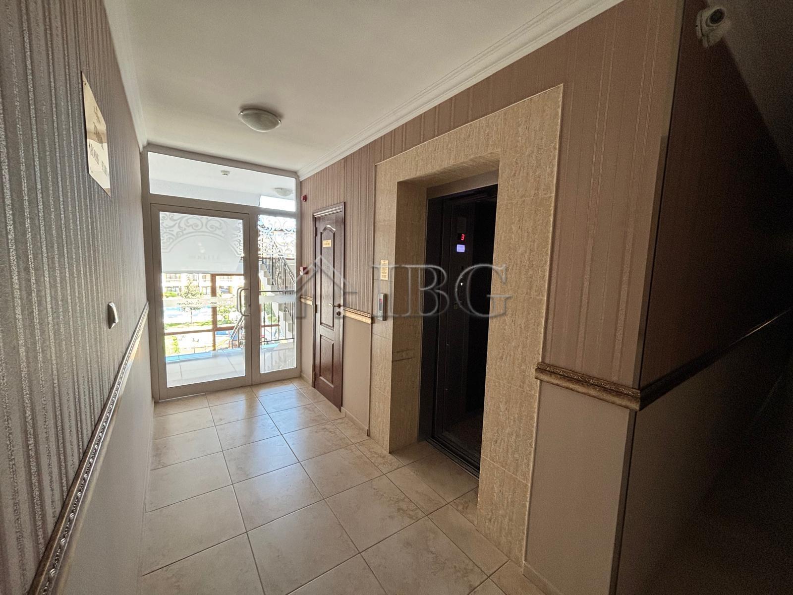 Spacious 1-Bedroom Apartment with Pool View Diamant Residence, Sunny Beach — photo 20 of 25