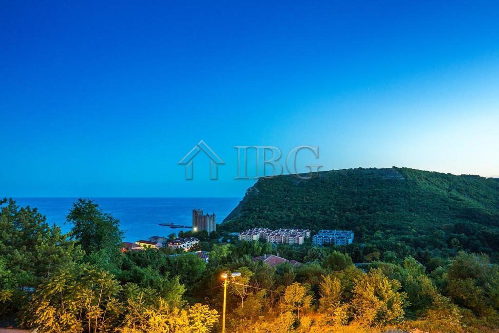 Spacious 2-Bedroom Apartment with New Furniture close to the beach in Kavarna — photo 23 of 25