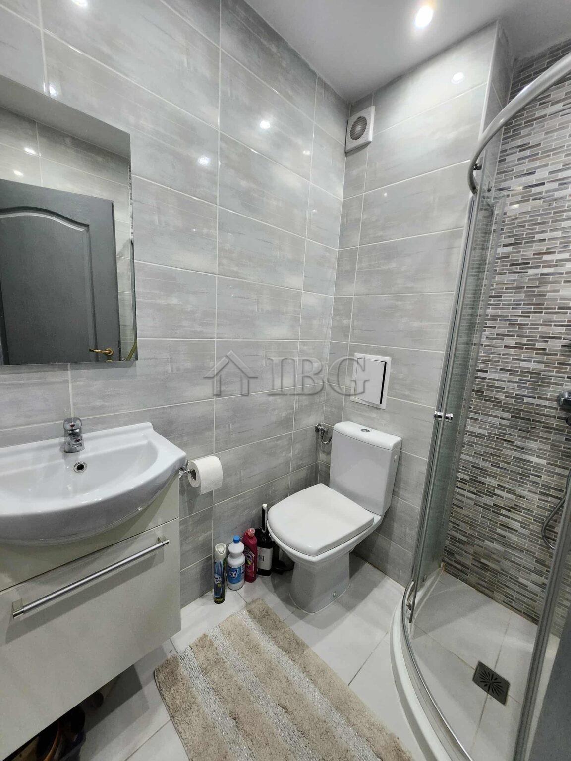 Renovated 2-Bedroom Apartment with Pool View in Sea Dreams, Sveti Vlas — photo 16 of 24