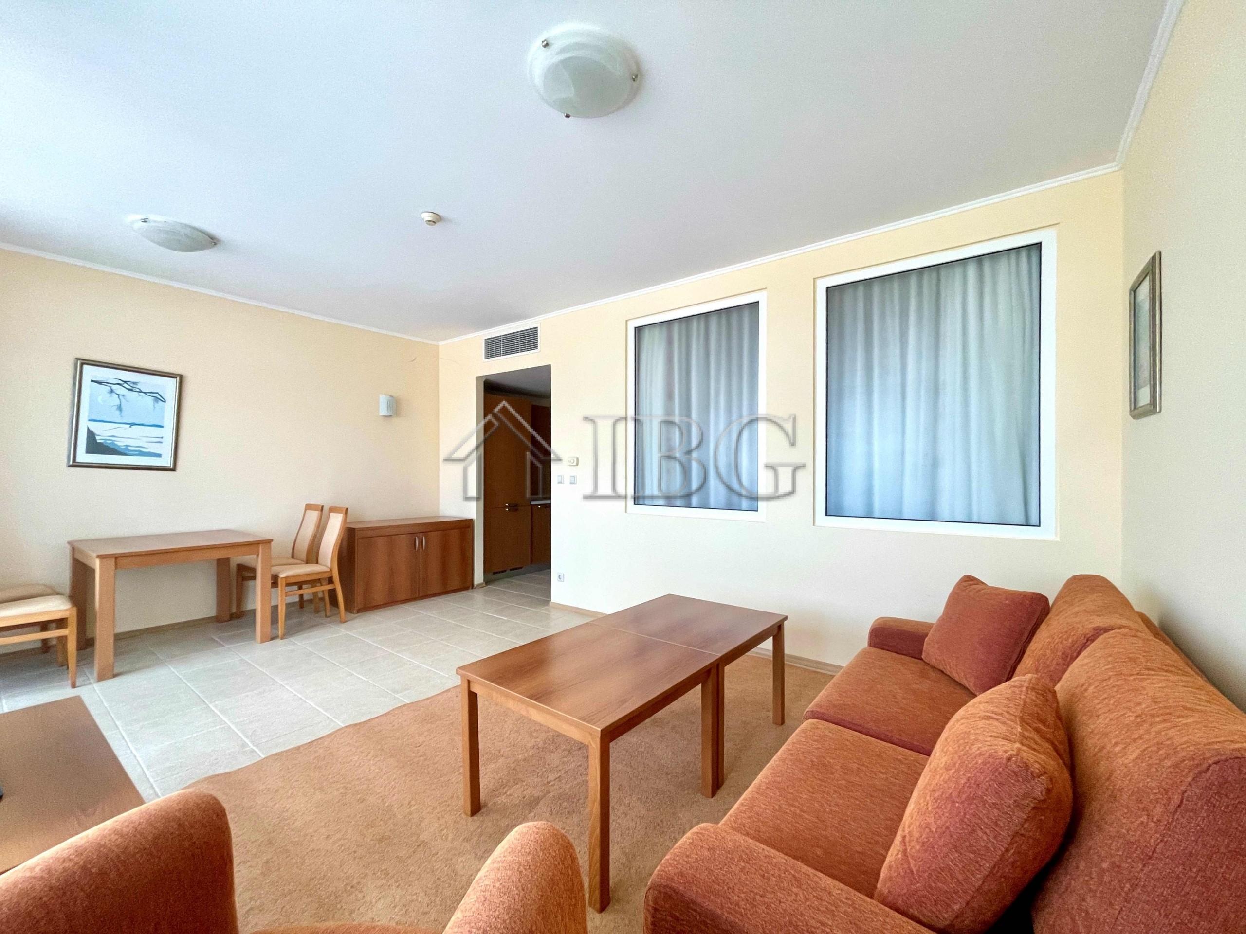 Spacious 1-Bedroom Apartment with Sea View Sunset Resort, Pomorie — photo 8 of 14
