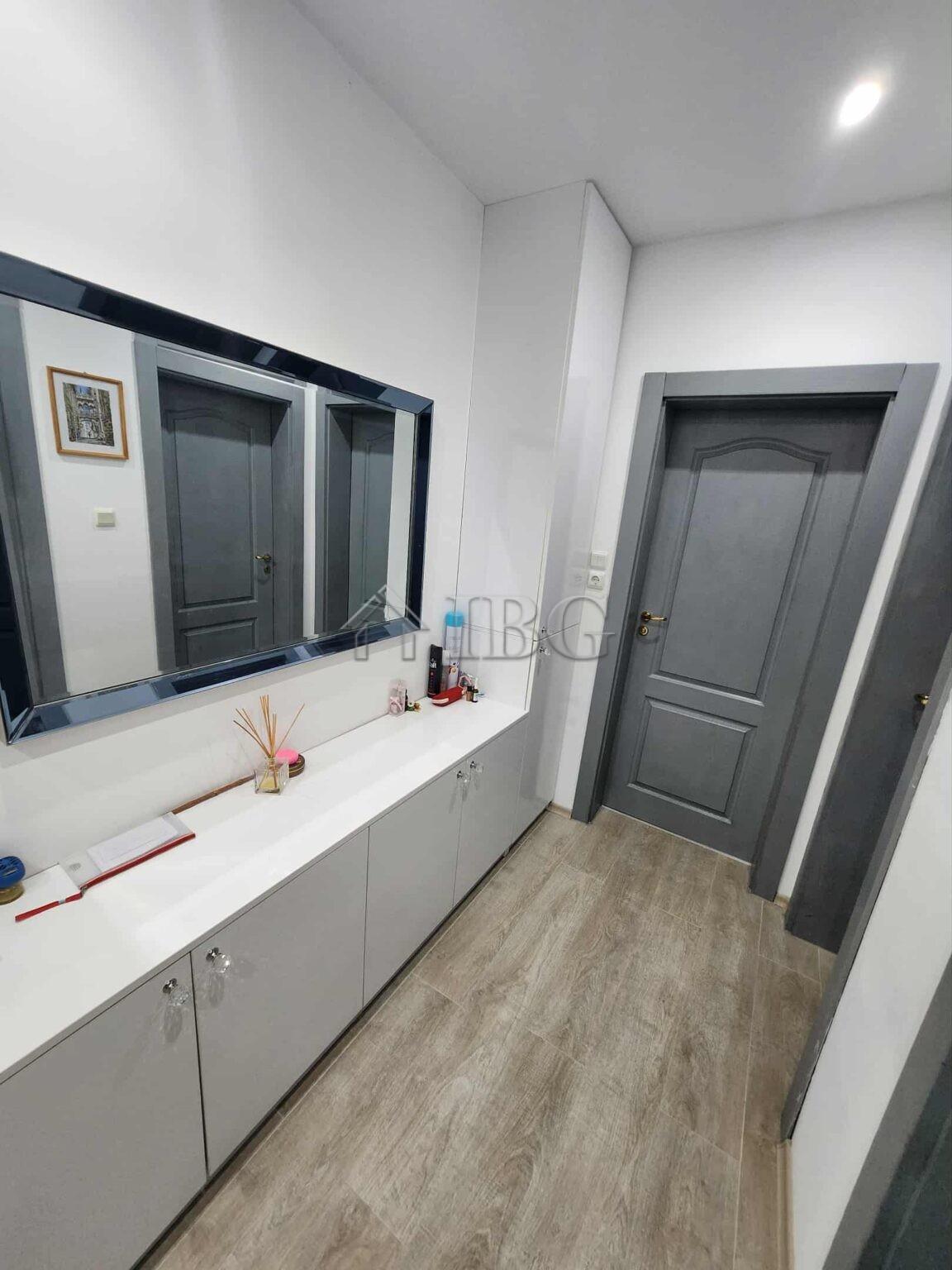 Renovated 2-Bedroom Apartment with Pool View in Sea Dreams, Sveti Vlas — photo 19 of 24