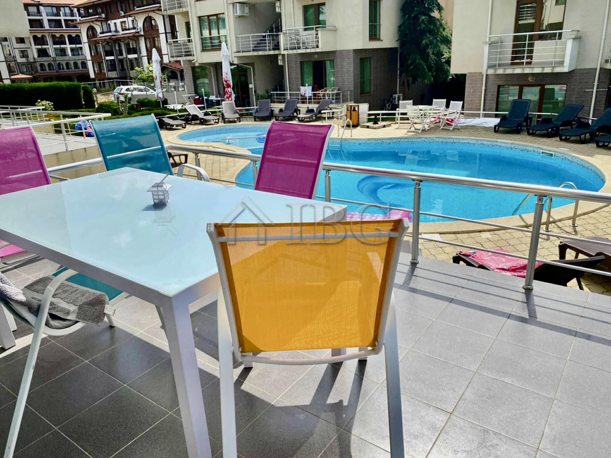 Renovated 2-Bedroom Apartment with Pool View in Sea Dreams, Sveti Vlas — photo 3