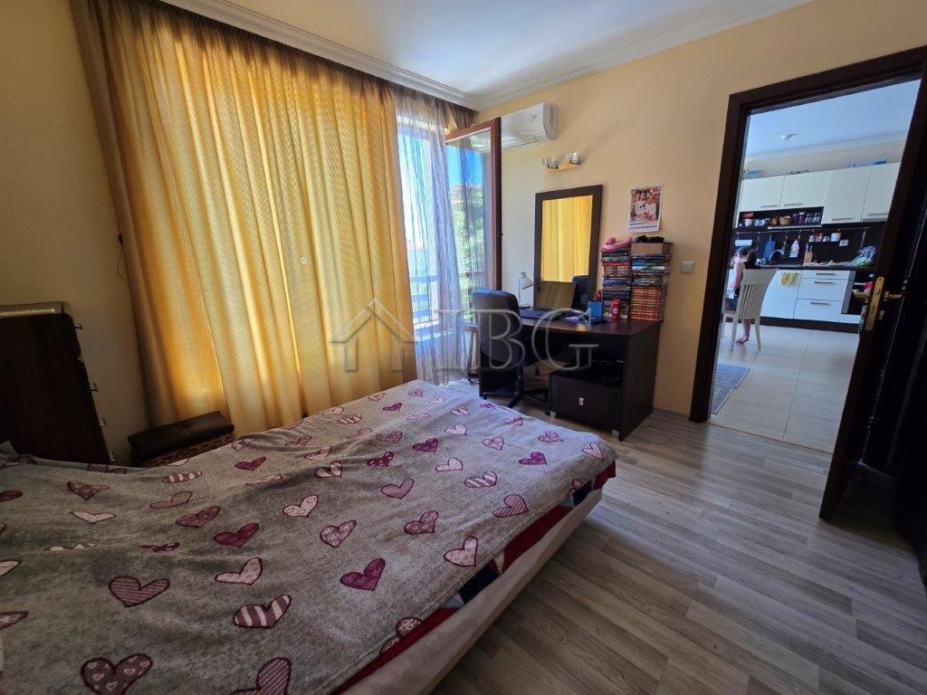 Urgent Sale! 1-Bedroom Apartment with Direct Pool Access in Sirena Complex, Sveti Vlas — photo 11 of 22