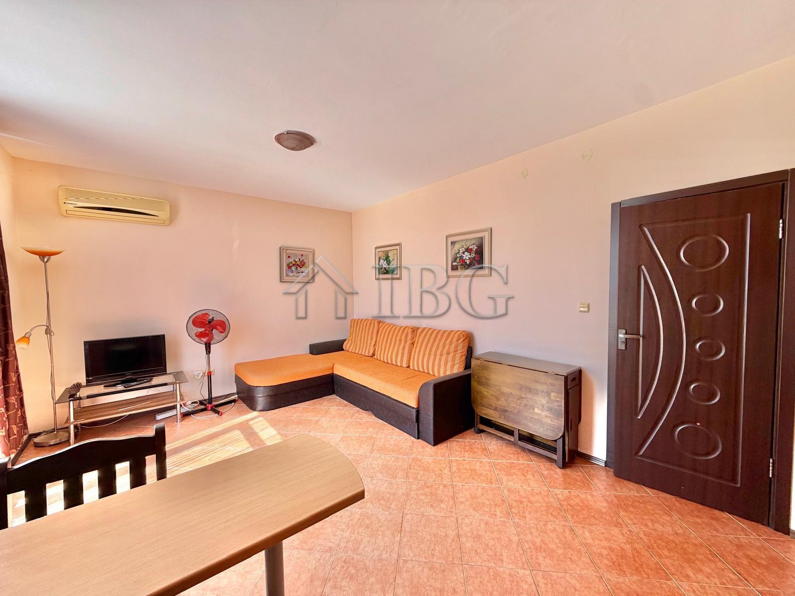 Spacious 1-Bedroom Apartment with Large Terrace Balkan Breeze 2, Sunny Beach — photo 8 of 17