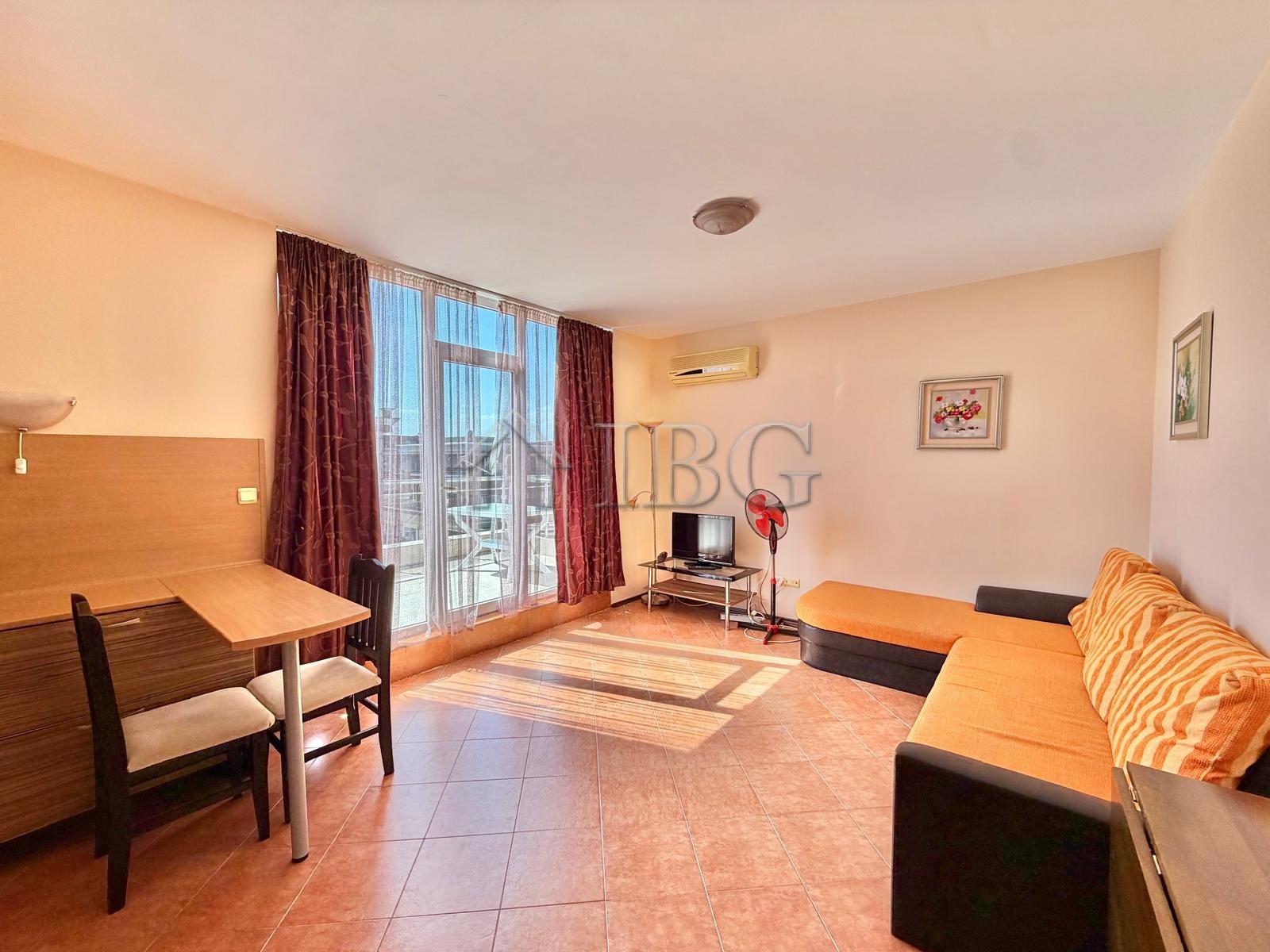 Spacious 1-Bedroom Apartment with Large Terrace Balkan Breeze 2, Sunny Beach — photo 9 of 17
