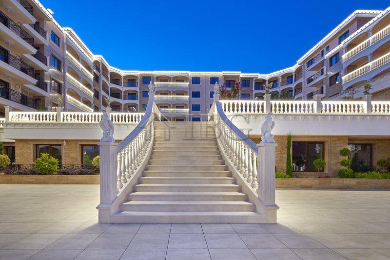 Beachfront 1-Bedroom Apartment Valencia Gardens, Nessebar — photo 6 of 18