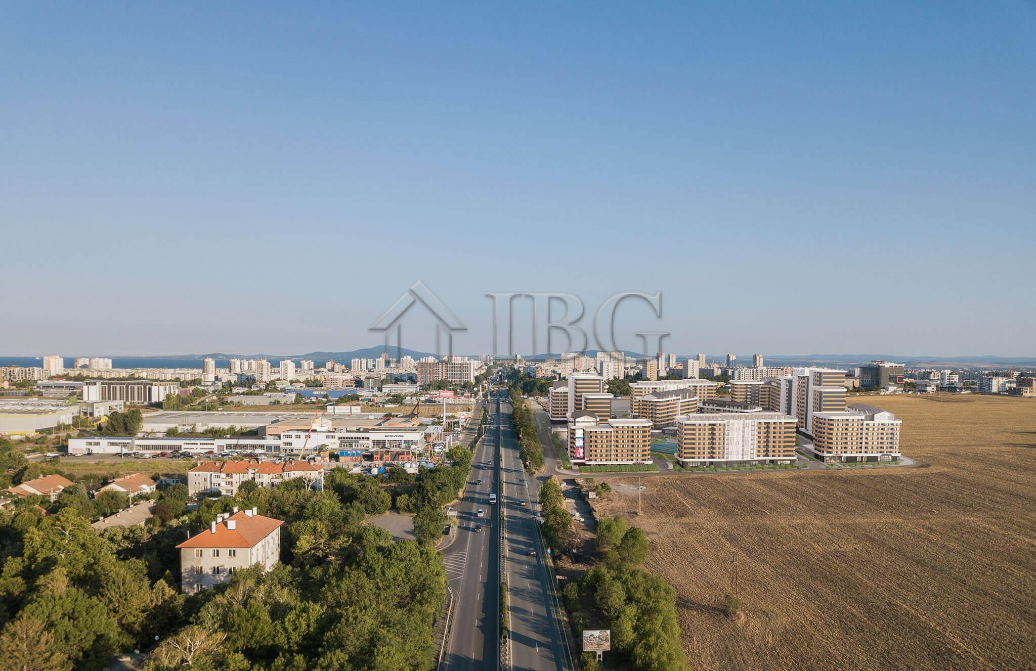 2-Bedroom Apartment with Courtyard View Atlas 2 Azimuth, Burgas — photo 8 of 12