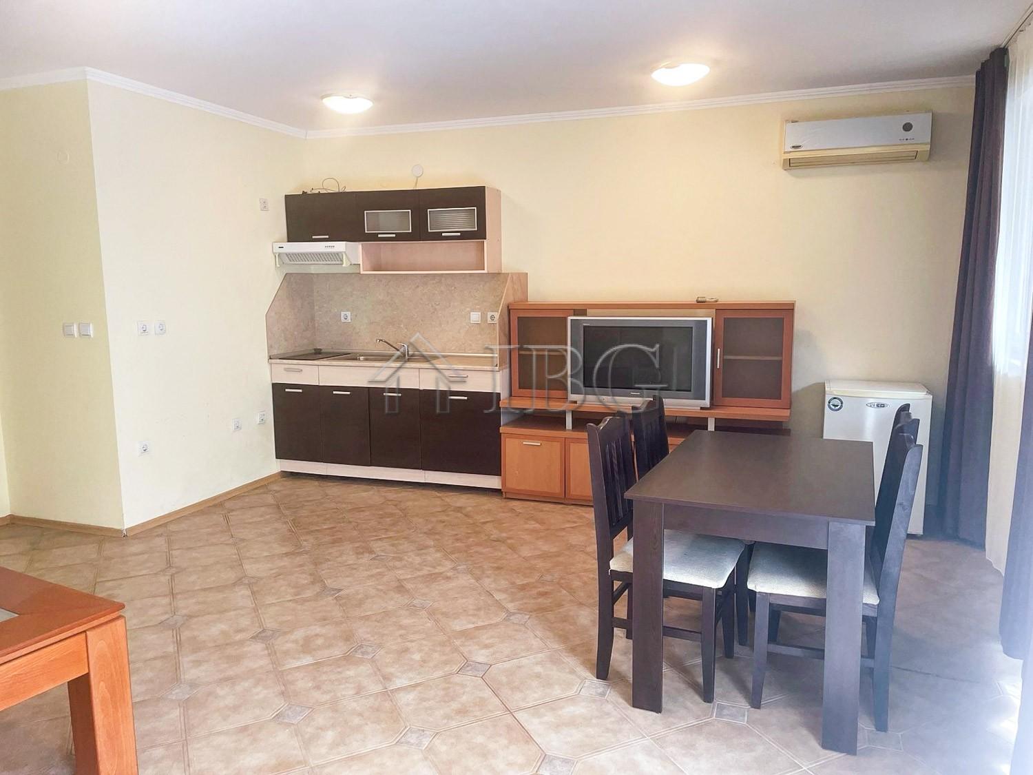 2-Bedroom Apartment with Pool View Central Plaza, Sunny Beach — photo 4 of 11