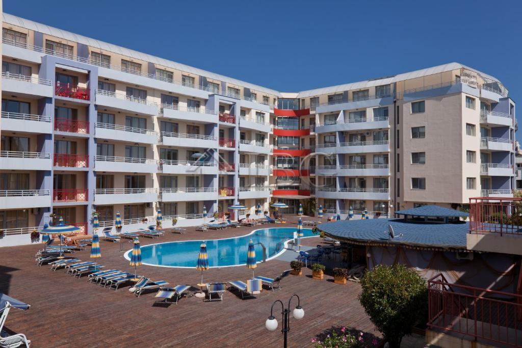 Spacious 2-Bedroom Apartment with 2 Bathrooms Central Plaza, Sunny Beach — Burgas
