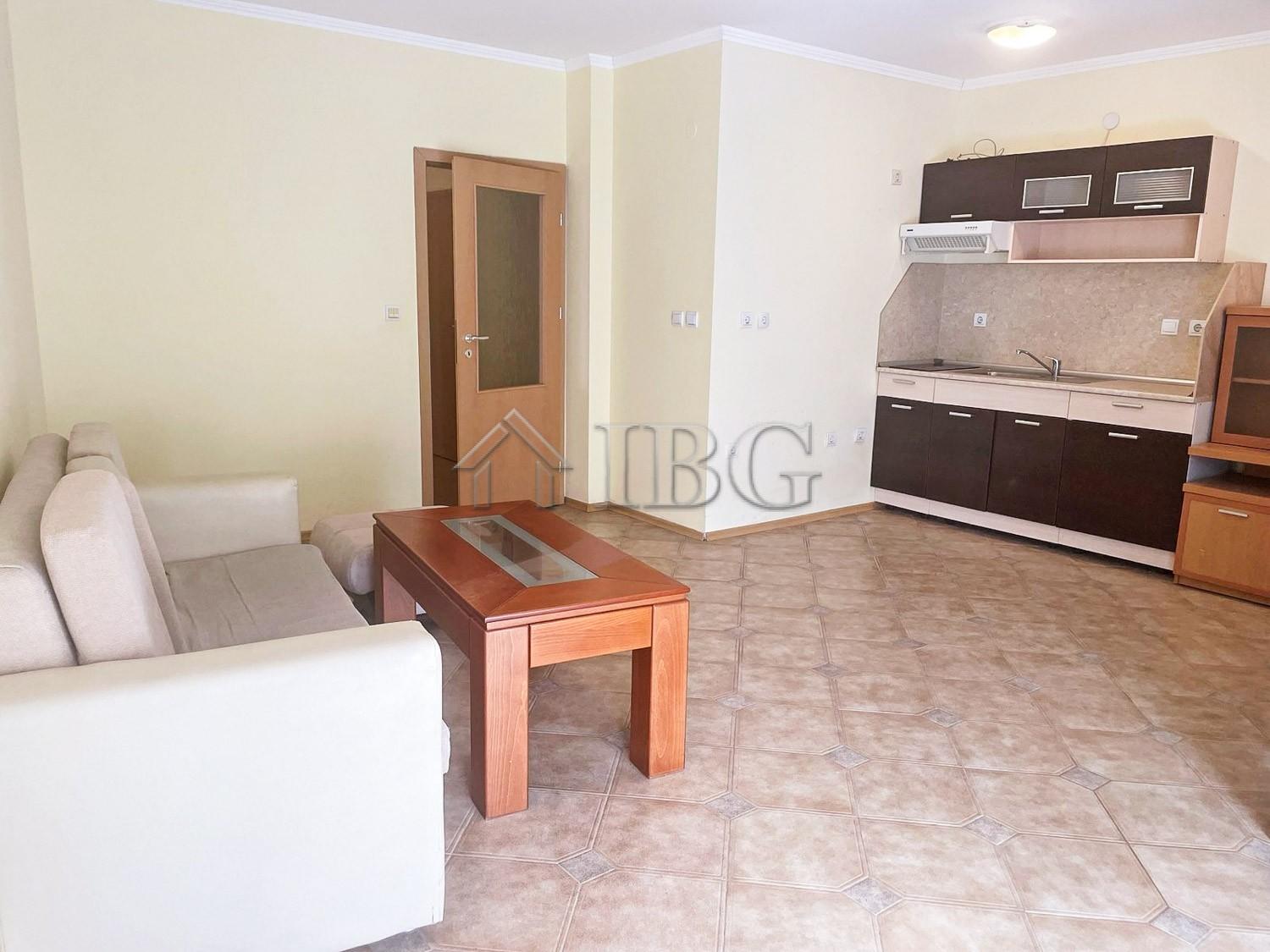 2-Bedroom Apartment with Pool View Central Plaza, Sunny Beach — photo 7 of 11