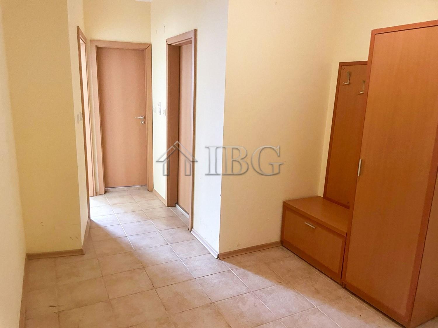2-Bedroom Apartment with Pool View Central Plaza, Sunny Beach — photo 8 of 11