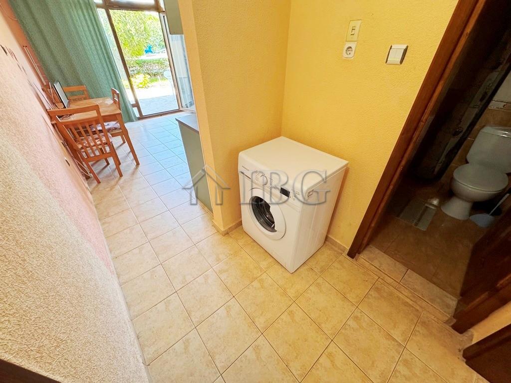 Furnished 1-Bedroom Apartment with Pool View Yalta, Sveti Vlas — photo 14 of 19