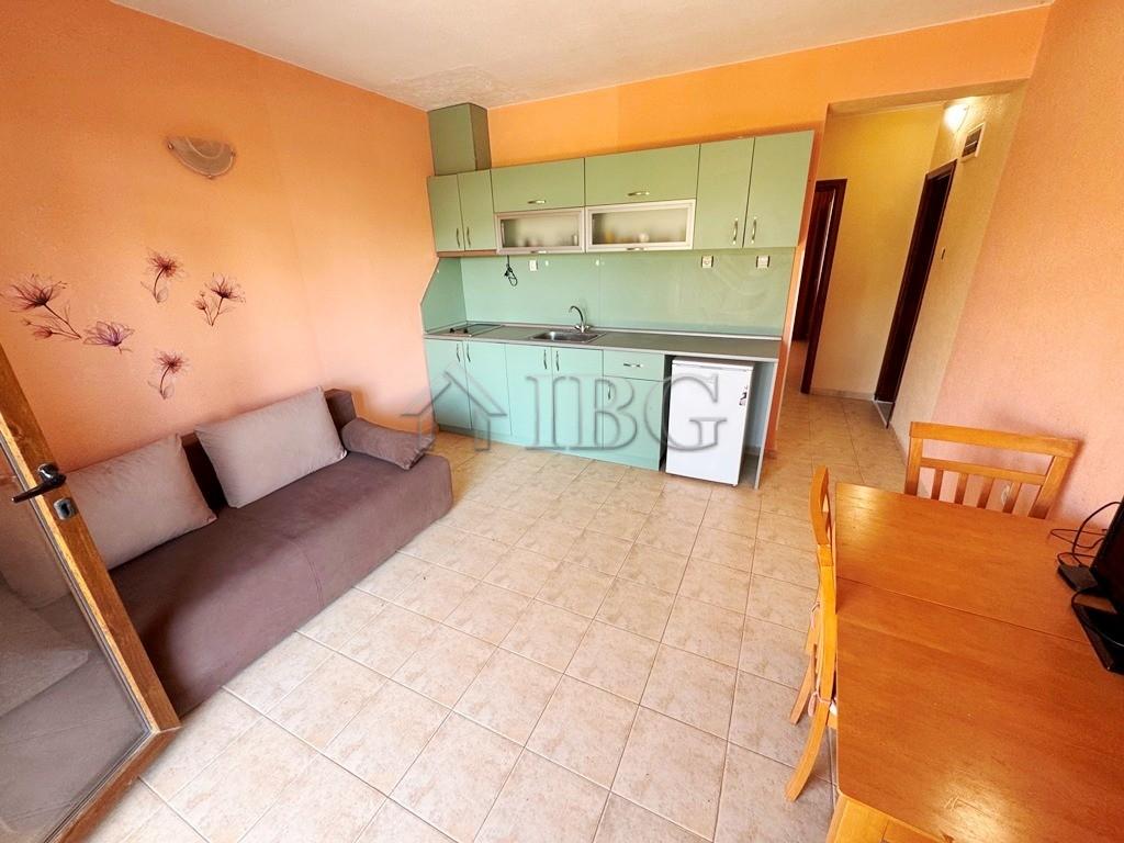 Furnished 1-Bedroom Apartment with Pool View Yalta, Sveti Vlas — photo 6