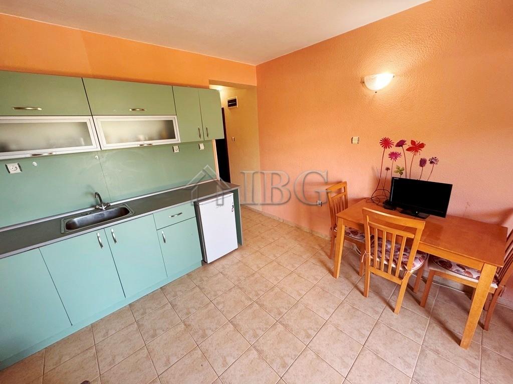 Furnished 1-Bedroom Apartment with Pool View Yalta, Sveti Vlas — photo 8 of 19