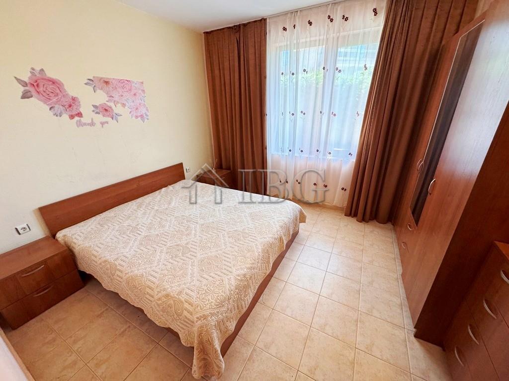 Furnished 1-Bedroom Apartment with Pool View Yalta, Sveti Vlas — photo 9 of 19