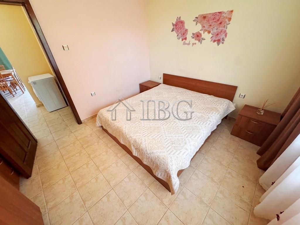 Furnished 1-Bedroom Apartment with Pool View Yalta, Sveti Vlas — photo 10 of 19