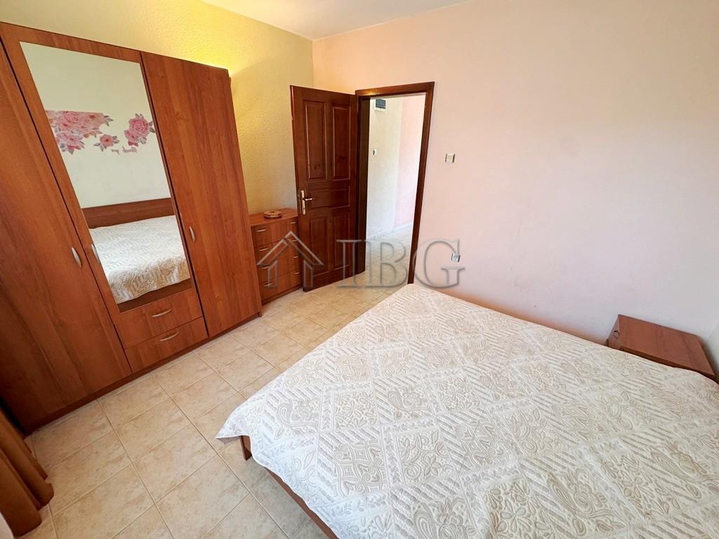Furnished 1-Bedroom Apartment with Pool View Yalta, Sveti Vlas — photo 11 of 19