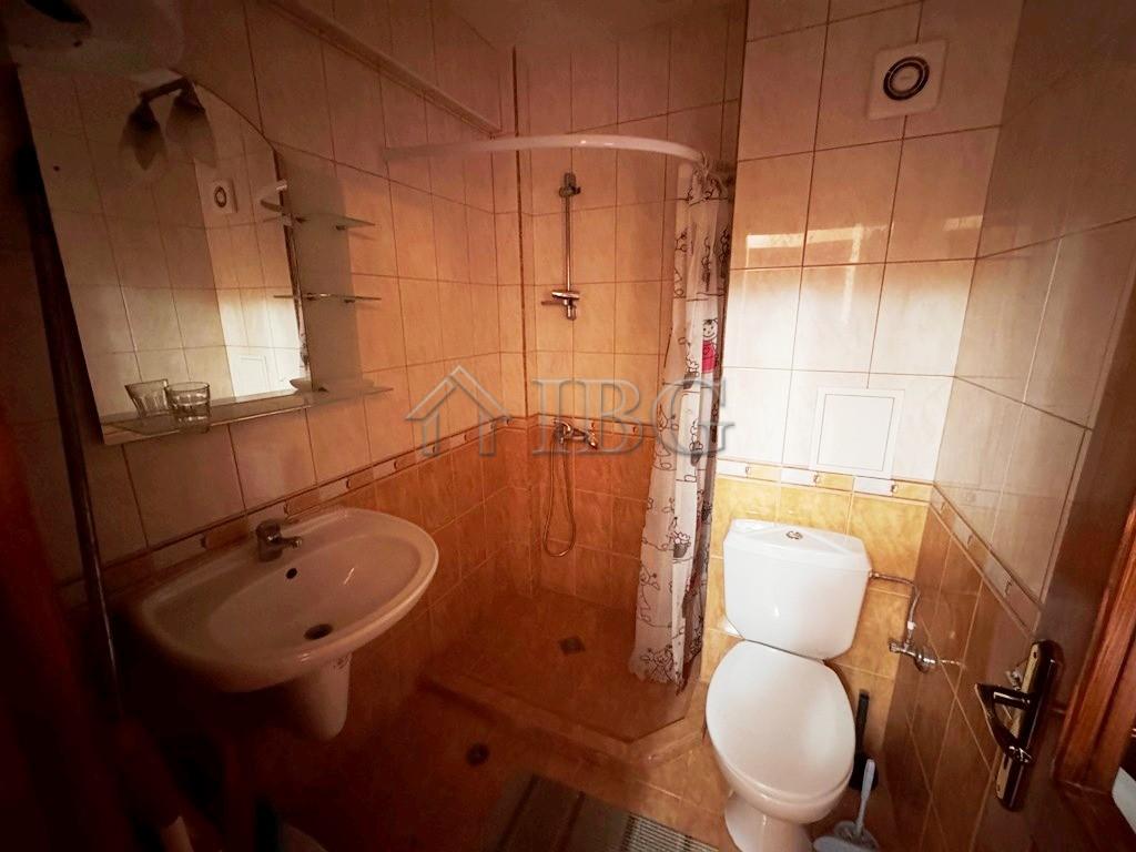 Furnished 1-Bedroom Apartment with Pool View Yalta, Sveti Vlas — photo 12 of 19