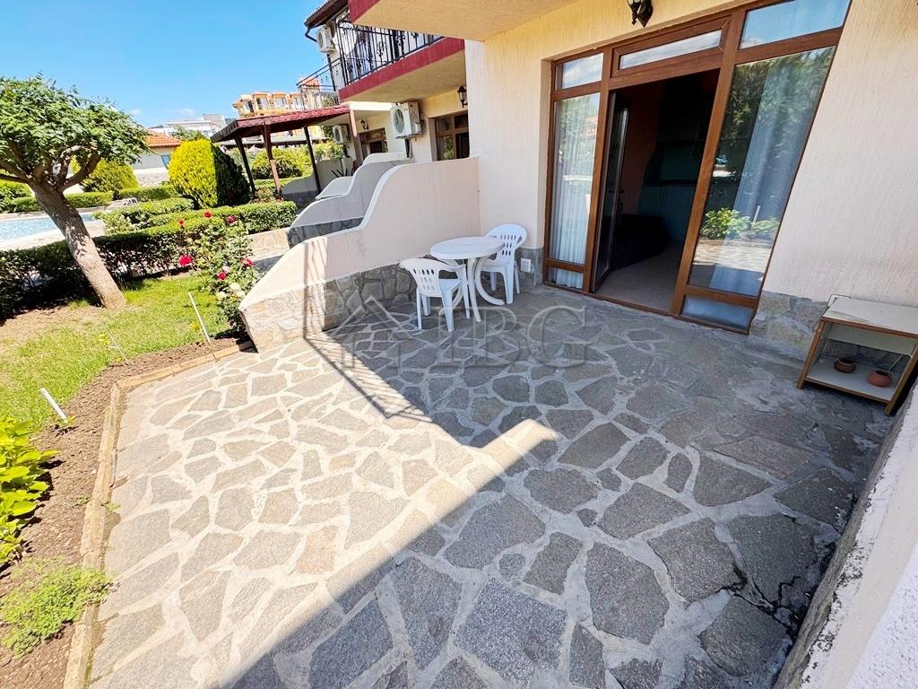 Furnished 1-Bedroom Apartment with Pool View Yalta, Sveti Vlas — photo 4