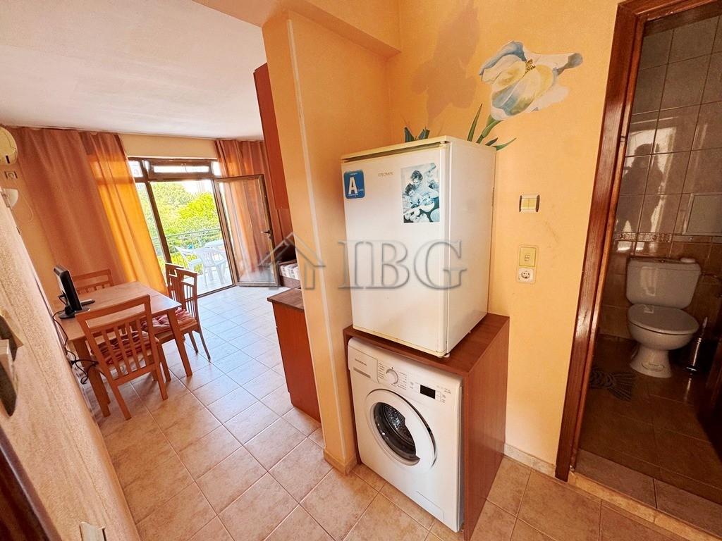 1-Bedroom Apartment with Pool View Yalta, Sveti Vlas — photo 4 of 20
