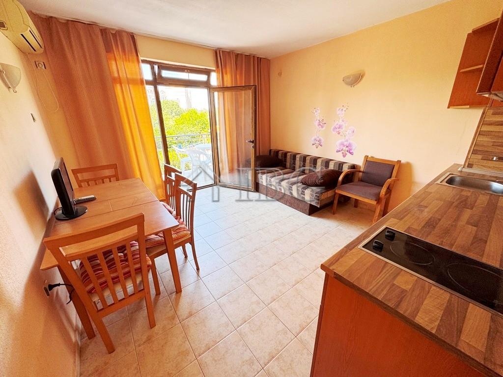 1-Bedroom Apartment with Pool View Yalta, Sveti Vlas — photo 5 of 20