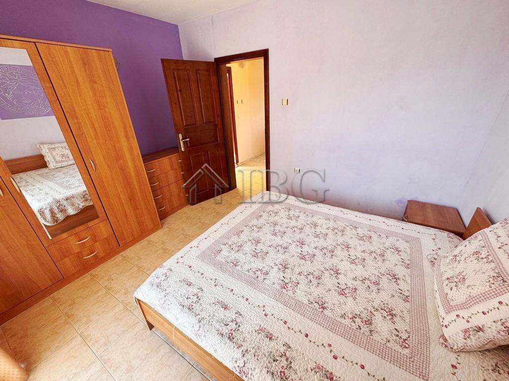 1-Bedroom Apartment with Pool View Yalta, Sveti Vlas — photo 11 of 20