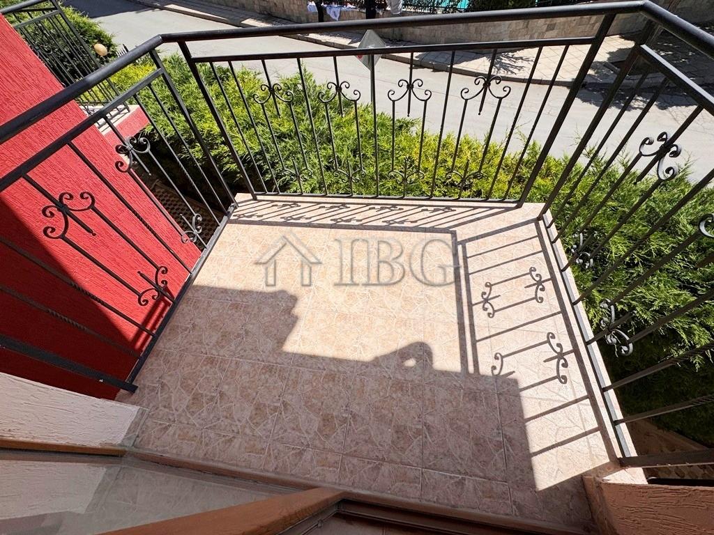 1-Bedroom Apartment with Pool View Yalta, Sveti Vlas — photo 12 of 20