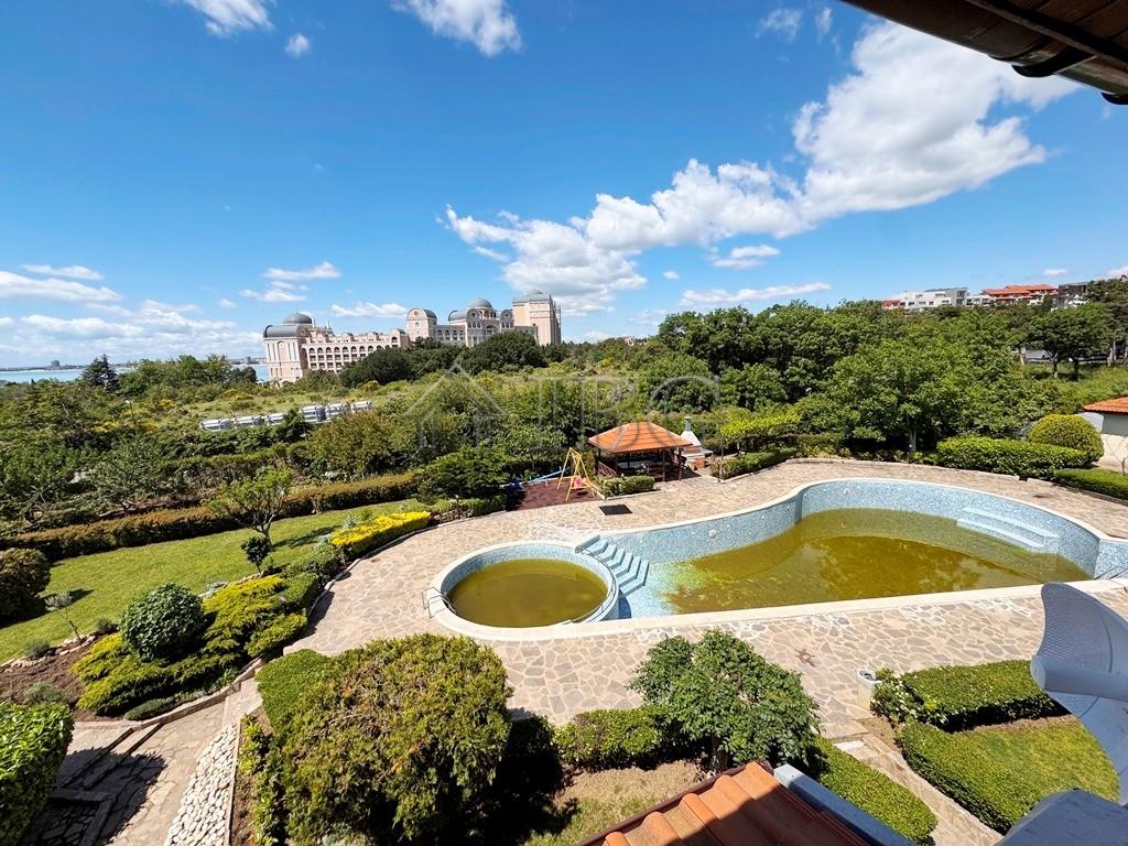 2-Bedroom Apartment with Sea View Yalta, Sveti Vlas — photo 9 of 24