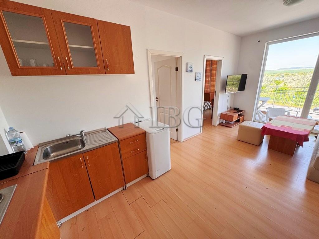 Furnished 2-Bedroom Apartment with Lake View in Sunny Day 4, Sunny Beach — photo 9 of 19