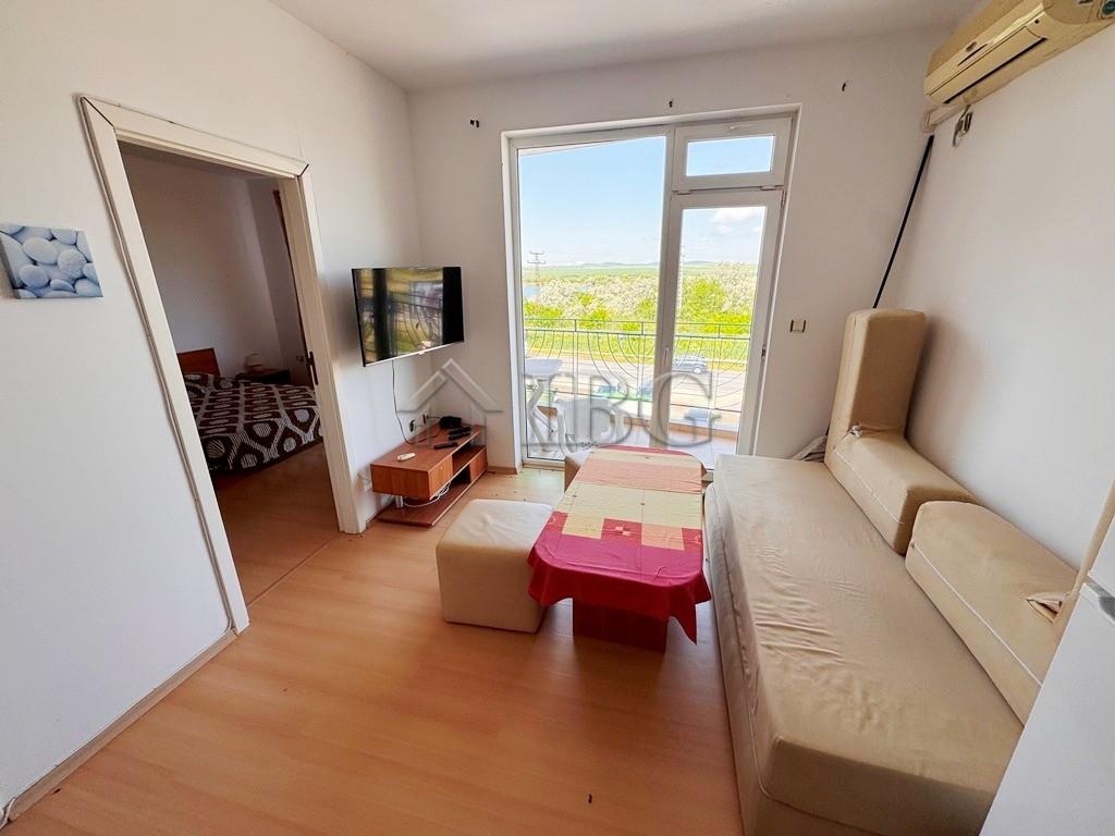 Furnished 2-Bedroom Apartment with Lake View in Sunny Day 4, Sunny Beach — photo 16 of 19