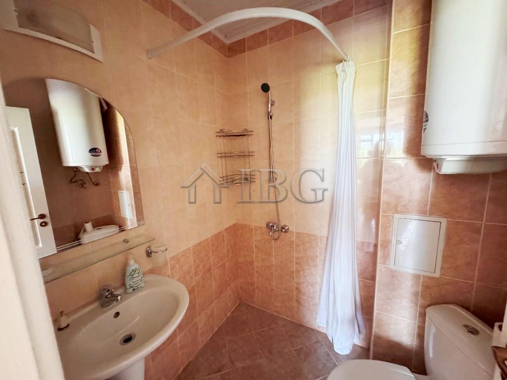 Furnished 2-Bedroom Apartment with Lake View in Sunny Day 4, Sunny Beach — photo 18 of 19