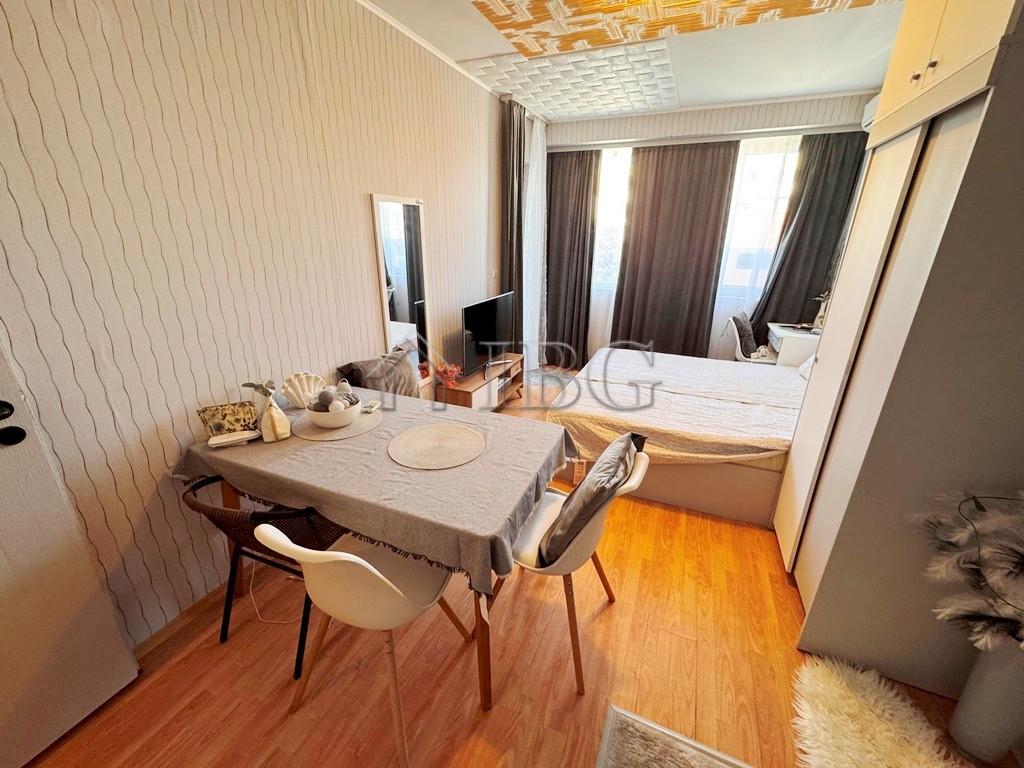 No Maintenance Fee 1-Bedroom Apartment in the Center of Sunny Beach — photo 4
