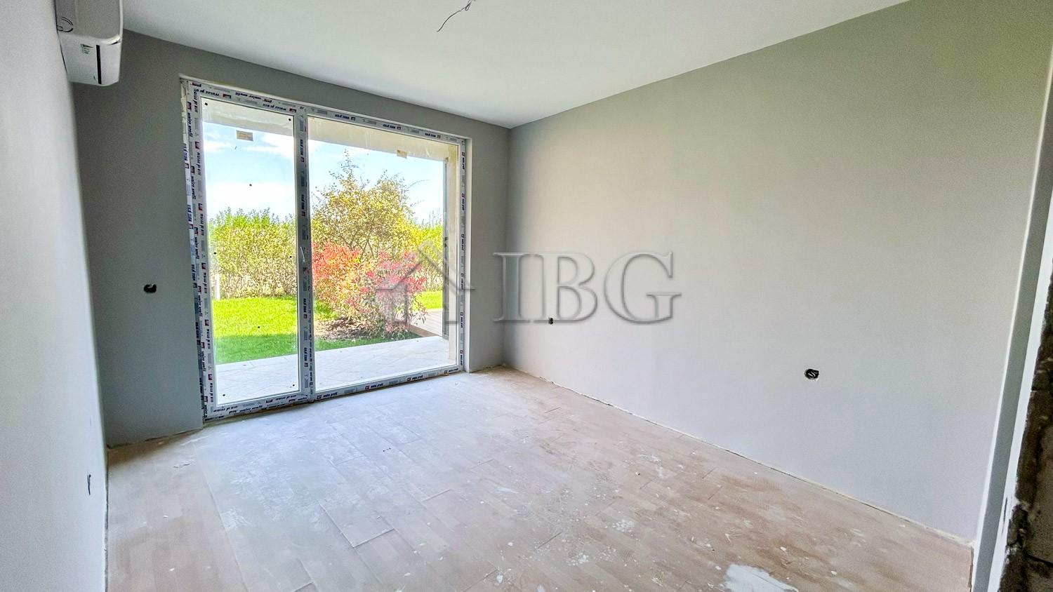 1-Bedroom Apartment with Private English Courtyard J'Adore Dune, Beachfront Sunny Beach — photo 7 of 25