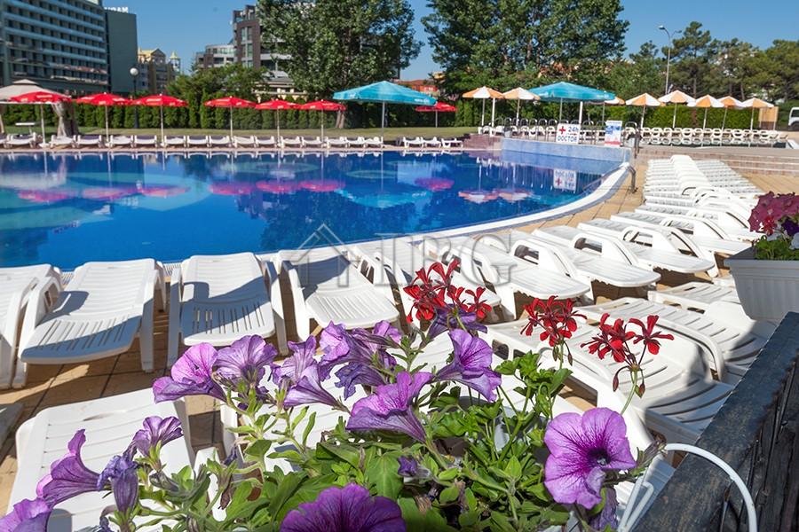 1-Bedroom Apartment with Sea View in Poseidon Complex, Sunny Beach — photo 2